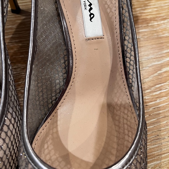 Nina New York Niley Silver/Gunmetal Mesh Pointed-Toe Heels Women's Size 8.5 - Picture 4 of 6